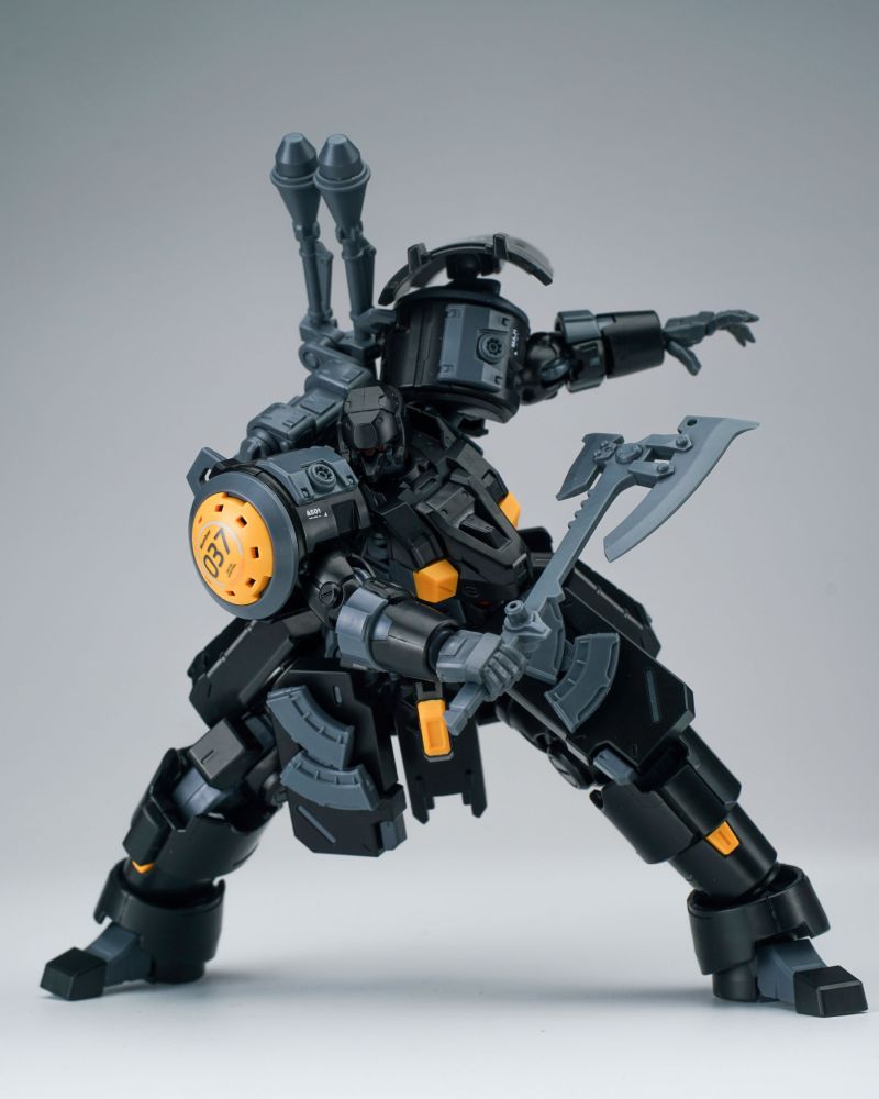 SHEIK MAINLAND ULTRA ACTION TROOPER SERIES ZAROV M1 1/144 SCALE PLASTIC MODEL KIT (METALLIC BLACK)