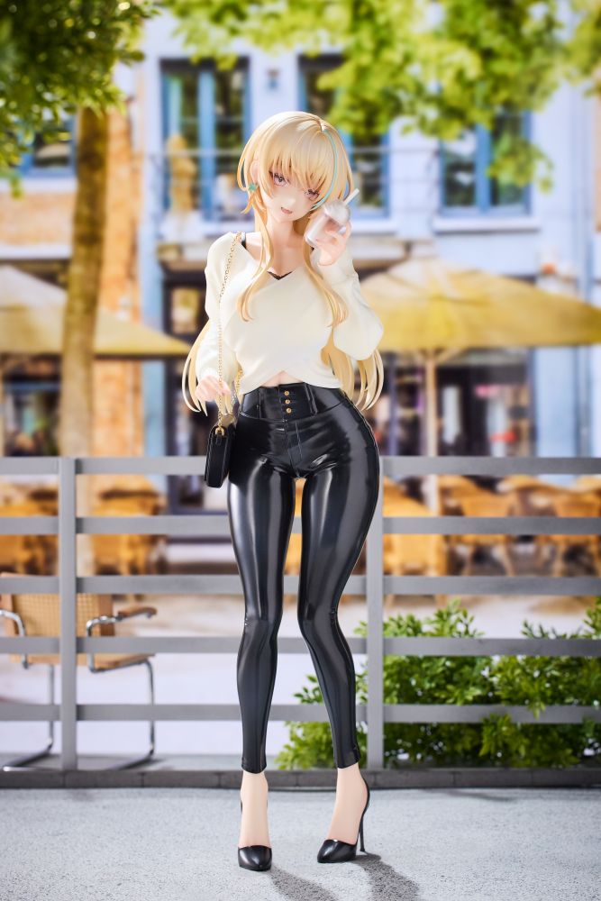 Aoi Koigakubo Illustrated by Fujiko Leather Pants Deluxe Edition