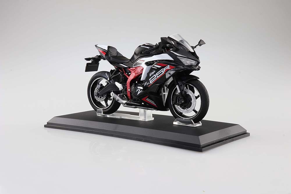 1/12 KAWASAKI Ninja ZX-25R Metallic Spark Black×Peal Flat Stardust White