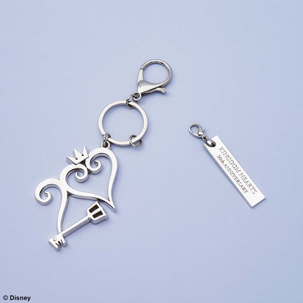KINGDOM HEARTS 20TH ANNIVERSARY METAL KEYCHAIN