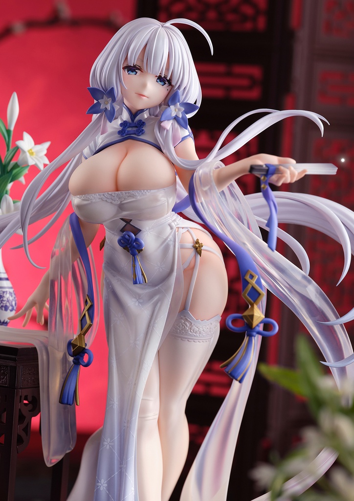 Azur Lane Illustrious Maiden Lily's Radiance Ver. 1/7 Complete Figure