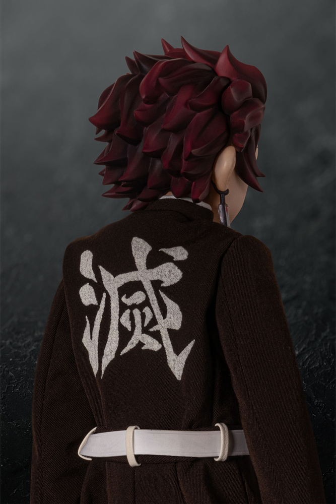 Demon Slayer: Kimetsu no Yaiba Tanjiro Kamado 1/6 Scale Action Figure