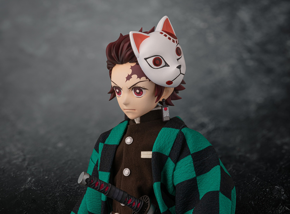 Demon Slayer: Kimetsu no Yaiba Tanjiro Kamado 1/6 Scale Action Figure