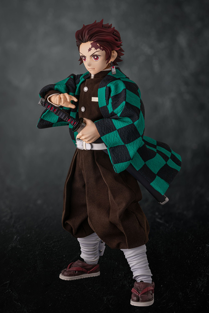 Demon Slayer: Kimetsu no Yaiba Tanjiro Kamado 1/6 Scale Action Figure