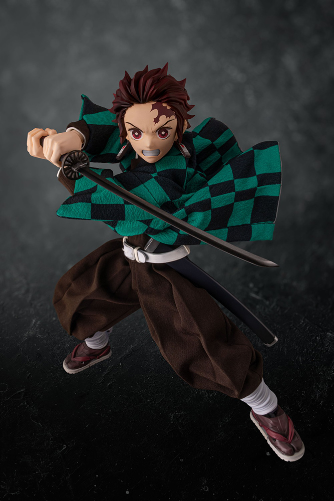 Demon Slayer: Kimetsu no Yaiba Tanjiro Kamado 1/6 Scale Action Figure