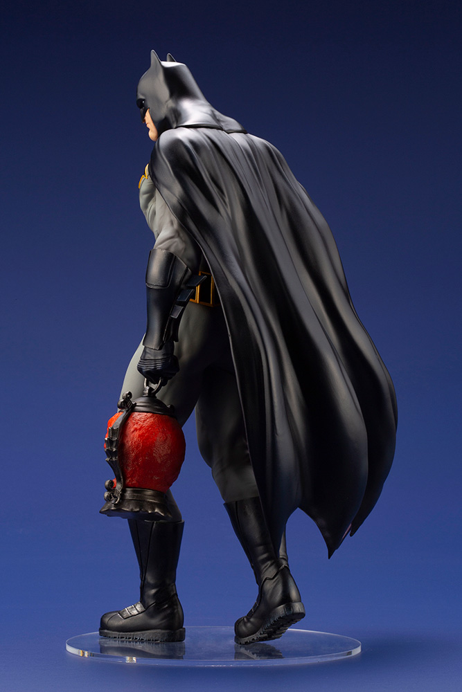 BATMAN: LAST KNIGHT ON EARTH BATMAN ARTFX STATUE