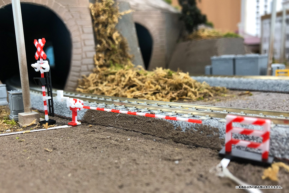 Railway Crossing (Red×White)
