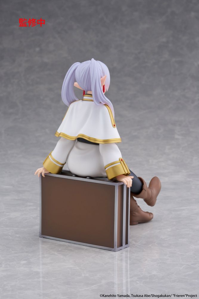 Frieren: Beyond Journey's End Desktop Cute Figure - Frieren (Trunk Case Ver.)
